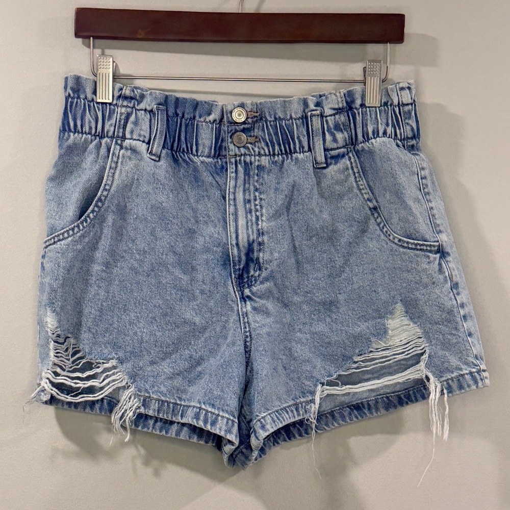SO Women’s‎ Light Blue Distressed Jean Mom Shorts with Elastic Band Size 11